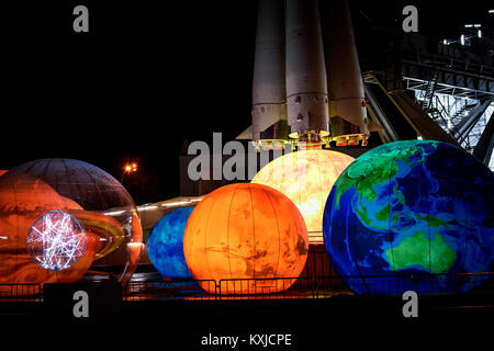 Dekoration in der Nähe des Pavillon Kosmos in VDNKh, Moskau Stockfoto