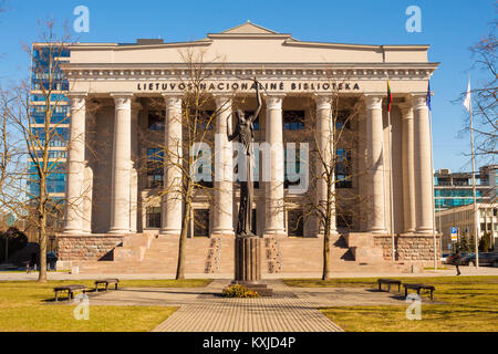 Vilnius, Litauen - 4. April 2017: Gebäude im klassischen Stil von Martynas Mazvydas Zentralbibliothek für Litauen. Stockfoto