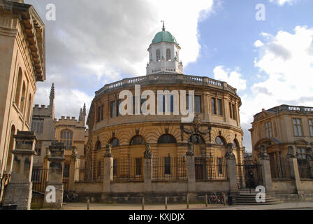 Sheldonian Theatre von Broad Street, Oxford, Großbritannien gesehen Stockfoto