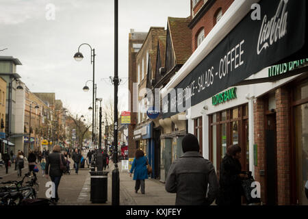 Einkaufen in Uxbridge, London Borough von Hillingdon, West London, Großbritannien Stockfoto