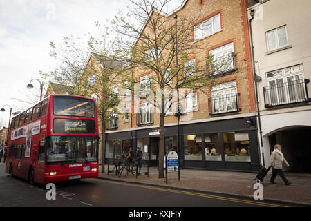 Einkaufen in Uxbridge, London Borough von Hillingdon, West London, Großbritannien Stockfoto