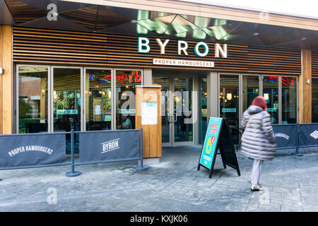 Ein Zweig der Byron Burger Restaurant kette in Bromley, South London. Stockfoto