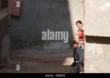 Jenin, Palästina, 11. Januar 2011: palästinensische Familie im Flüchtlingslager Jenin. Stockfoto