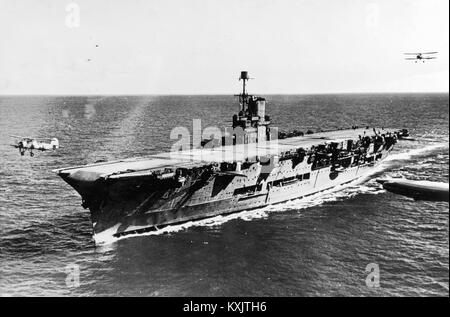 HMS Ark Royal mit einem Fairey Swordfish Flugzeuge, die Stockfoto