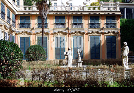 Palazzo Bianco, und es ist die Gärten in der Via Garibaldi, Genua, Italien gesehen vom Dach der Palazzo Rosso und von den Gärten des Palazzo, Stockfoto