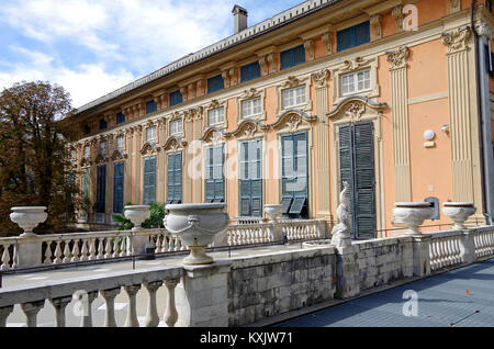 Palazzo Bianco, und es ist die Gärten in der Via Garibaldi, Genua, Italien gesehen vom Dach der Palazzo Rosso und von den Gärten des Palazzo, Stockfoto