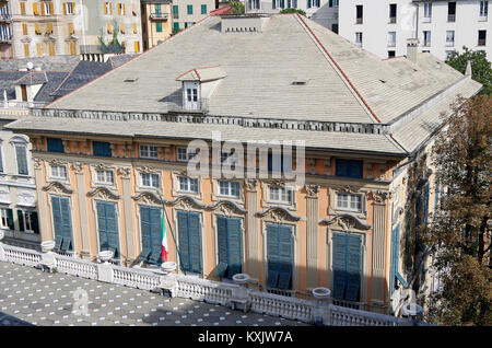 Palazzo Bianco, und es ist die Gärten in der Via Garibaldi, Genua, Italien gesehen vom Dach der Palazzo Rosso und von den Gärten des Palazzo, Stockfoto