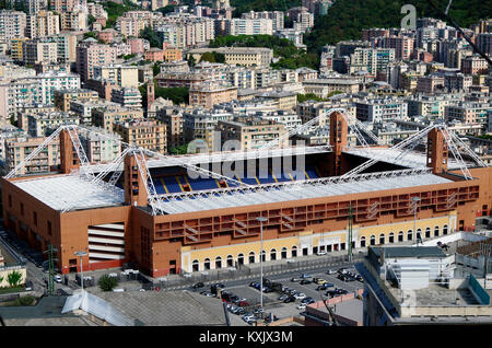 Städtisches Stadion Luigi Ferraris, Genua, Italien, das älteste Stadion in Italien immer noch in Gebrauch, gesehen von der Mura di San Bartolomeo Stockfoto