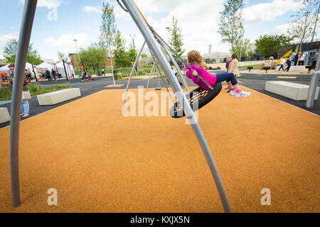 Engel Gärten, Edmonton, Spielplatz gebaut auf ehemaligen Industriebrachen für flytipping verwendet. Enfield, London 2015 Stockfoto