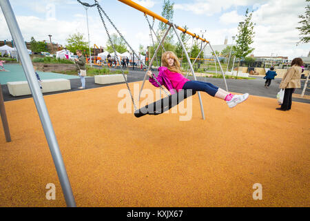 Engel Gärten, Edmonton, Spielplatz gebaut auf ehemaligen Industriebrachen für flytipping verwendet. Enfield, London 2015 Stockfoto