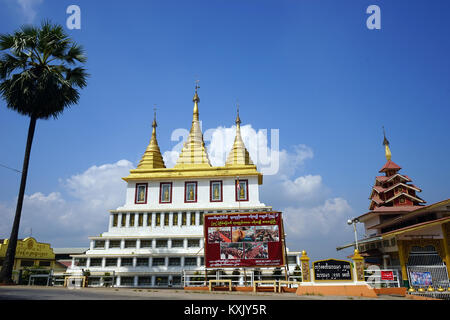 MAWLAMYINE, MYANMAR - ca. April 2017 Kyaik Tan Lan Pagode Stockfoto