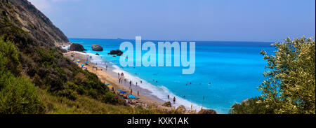 Panoramablick auf die tropischen Meer am Strand Megali Petra Beach in Lefkada Insel, Griechenland Stockfoto