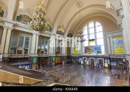 Kiew, Ukraine - 12. November 2017: Hauptbahnhof liegt das wunderschöne historische Gebäude Stockfoto