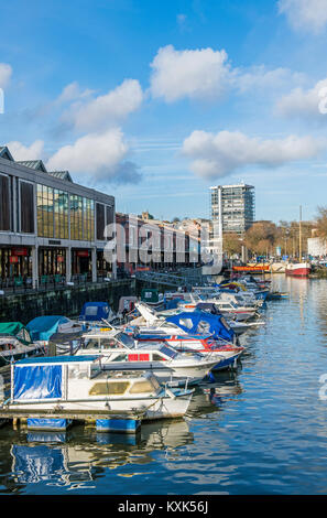 Hafen von Bristol und der colston Turm Stockfoto