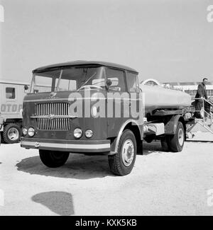 III Ausstellung der Tschechoslowakischen Engineering, Skoda 706 AKVMRT Sprinklerschutz Lkw, Bewässerung Stockfoto