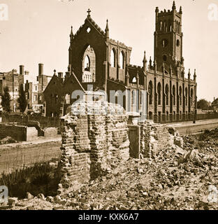 Charleston, S.C. Römisch-katholische Kathedrale von St. Johannes und St. Finbar (Breite und Legare Straßen) im Feuer der Dezember 1861 zerstört Stockfoto