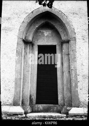 Foto der Bäls-Kirche in Schweden, die ihre historische Architektur und ihre Rolle als lokale Pfarrkirche und religiöse Stätte zeigt. Stockfoto