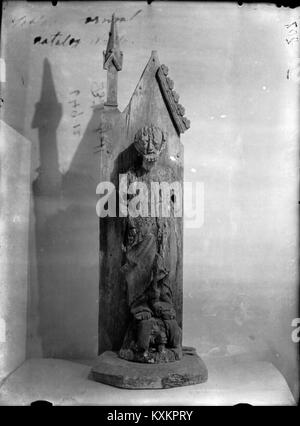 Foto, das die Bäls-Kirche in Schweden zeigt und deren historische Architektur und Bedeutung als Gemeinschafts- und religiöses Wahrzeichen hervorhebt. Stockfoto