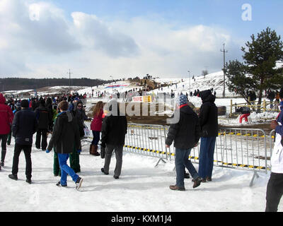Die BDG MS Cross-Country-Laufveranstaltung im März 2013 war ein regionaler Leichtathletikwettbewerb, bei dem Senioren- und Juniorenrennen dokumentiert wurden. Stockfoto