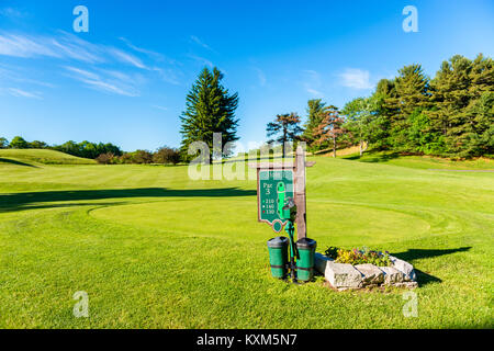 T-Stück am ersten Loch Golf Kurs in Upstate New York, USA Stockfoto