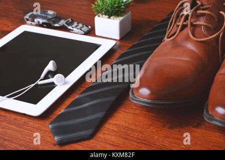 Blick von oben auf die Geschäftsmann Objekte und Accessoires auf hölzernen Tisch. Business Meeting Stockfoto