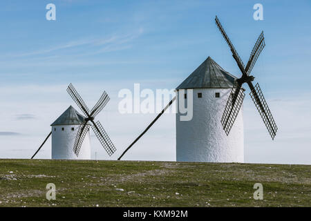 Windmühlen aus dem 16. Jahrhundert von Castilla la Mancha Provinz in Spanien, im neunzehnten Jahrhundert als Outdoor Museen restauriert, sind eine der am meisten Symbol Stockfoto