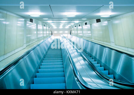 Modernes Interieur mit Rolltreppe. Stockfoto