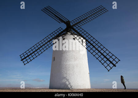 Windmühlen aus dem 16. Jahrhundert von Castilla la Mancha Provinz in Spanien, im neunzehnten Jahrhundert als Outdoor Museen restauriert, sind eine der am meisten Symbol Stockfoto