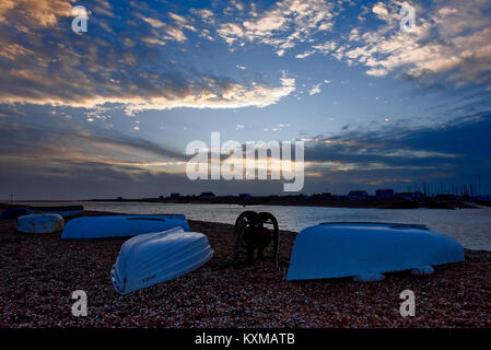 Die Küste von Suffolk im Winter bei Bawdsey mit Blick auf die Nordsee. Stockfoto