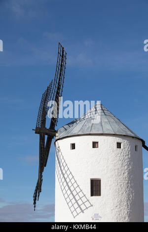 Windmühlen aus dem 16. Jahrhundert von Castilla la Mancha Provinz in Spanien, im neunzehnten Jahrhundert als Outdoor Museen restauriert, sind eine der am meisten Symbol Stockfoto