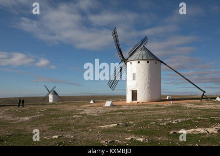 Windmühlen aus dem 16. Jahrhundert von Castilla la Mancha Provinz in Spanien, im neunzehnten Jahrhundert als Outdoor Museen restauriert, sind eine der am meisten Symbol Stockfoto