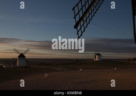 Windmühlen aus dem 16. Jahrhundert von Castilla la Mancha Provinz in Spanien, im neunzehnten Jahrhundert als Outdoor Museen restauriert, sind eine der am meisten Symbol Stockfoto