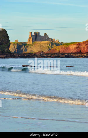 Tantallon Castle, North Berwick, East Lothian, Schottland. Blick von seacliff Strand Stockfoto