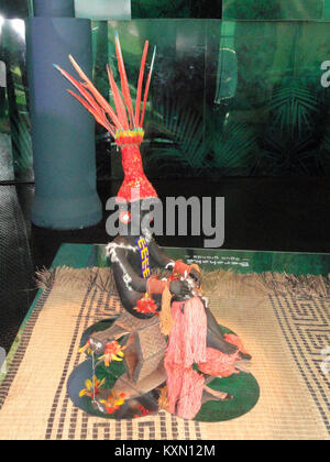 Memorial dos Povos Indígenas in Brasília, Brasilien, eine Kulturstätte zu Ehren der indigenen Völker, mit traditioneller Kleidung und Erhaltung des Kulturerbes. Stockfoto