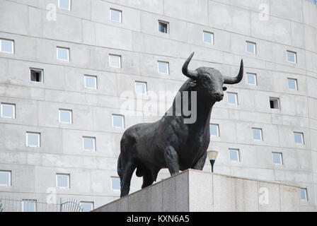 Stier Skulptur. Vista Alegre Palast, Madrid, Spanien. Stockfoto