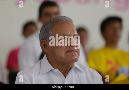 Die Eröffnung des Büros für das Beschäftigungsprogramm „Jóvenes con Todo“ in Soyapango, El Salvador, fördert die Beschäftigung junger Menschen und die Entwicklung der Arbeitskräfte. Stockfoto
