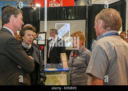 London, Großbritannien. 10. Januar, 2018. Hrh the Princess Royal nimmt an den ersten Tag der London Boat Show im Londoner Excel. Stockfoto