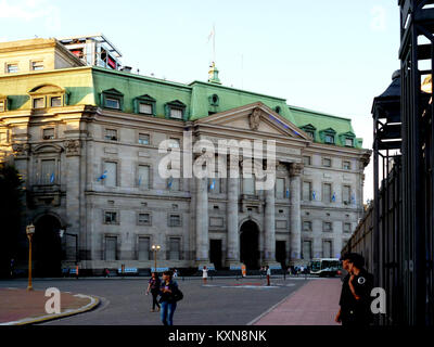 Die Banco de la Nación Argentina befindet sich in Buenos Aires, Argentinien und ist ein bedeutendes Gebäude, das für seine historische und architektonische Bedeutung bekannt ist. Sie wurde am 22. November 2014 fotografiert. Stockfoto