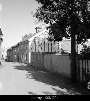 Das Bild zeigt Eksjö, eine kleine Stadt in Schweden. Bekannt für seine historische Holzarchitektur ist Eksjö ein kulturelles Wahrzeichen, das Einblicke in Schwedens traditionelle Baustile bietet. Die Stadt zeichnet sich durch erhaltene Gebäude aus dem 17. Und 18. Jahrhundert aus, was sie zu einem bedeutenden Ort für die Architekturgeschichte macht. Stockfoto