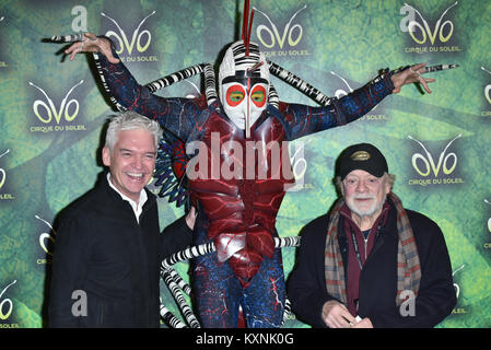 London, England, UK. 10. Januar 2018. Phillip Schofield, Sir David Jason auf der Cirque du Soleil OVO-UK Premiere in der Royal Albert Hall ankommt. Stockfoto