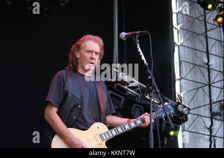 Soelvesborg, Schweden. 9. Juni 2007. Archiv - der ehemaligen Motörhead guitaris "Fast" Eddie Clarke steht auf der Bühne mit seinen Bands 'Fastway' auf dem Sweden Rock Festival in Soelvesborg, Schweden, 9. Juni 2007. Die britischen Musiker hat sich am 10. Januar 2018 im Alter von 67 Jahren bestanden nach einem Zeitraum der Pneumonie. Credit: Philip Dethlefs/dpa/Alamy leben Nachrichten Stockfoto