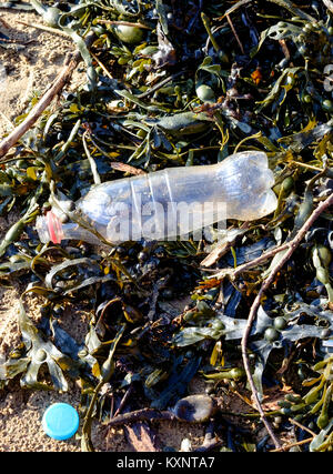 Weston-super-Mare, Großbritannien. Donnerstag, den 11. Januar 2018 Plastikmüll am Strand in Weston-super-Mare. Credit: JMF-News/Alamy leben Nachrichten Stockfoto