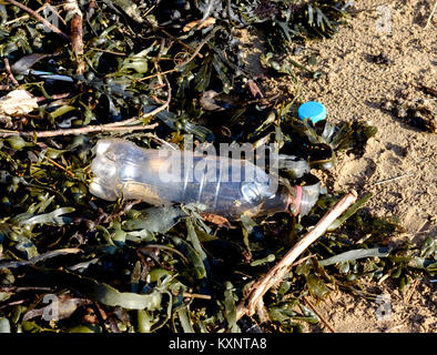 Weston-super-Mare, Großbritannien. Donnerstag, den 11. Januar 2018 Plastikmüll am Strand in Weston-super-Mare. Credit: JMF-News/Alamy leben Nachrichten Stockfoto