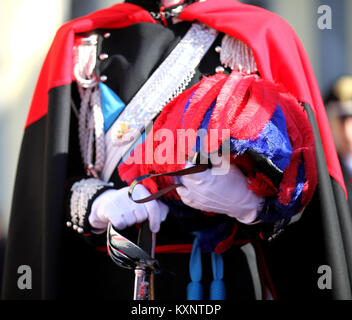 Neapel, Italien. 11 Jan, 2018. Neapel: Wechsel an der Spitze des Ogaden ''''Carabinieri Interregionale Befehl. Heute morgen wurde in Neapel die Zeremonie der Rotation der Kommandant der Carabinieri Ogaden ''''statt. An der General der Armee Korps Giovanni Nistri, Kommandant der Gipfel vom 6. April 2016, den paratroop Vittorio Tomasone übernimmt. Allgemeine Nistri Blätter, nach 21 Monaten, das Interregionale Befehl als designierter zu übernehmen, wird in ein paar Tagen wird die Position des Kommandanten General der Arma. Quelle: Fabio Sasso/ZUMA Draht/Alamy leben Nachrichten Stockfoto