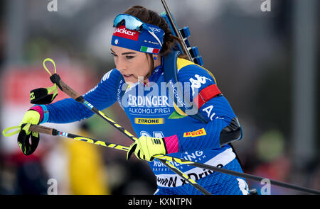 Ruhpolding, Deutschland. 11 Jan, 2018. Biathletin Dorothea Wierer aus Italien springt in die Rennen in der Chiemgau Arena Ruhpolding, Deutschland, 11. Januar 2018. Credit: Sven Hoppe/dpa/Alamy leben Nachrichten Stockfoto