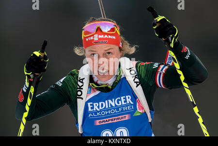 Ruhpolding, Deutschland. 11 Jan, 2018. Biathletin Laura Dahlmeier aus Deutschland springt in die Rennen in der Chiemgau Arena Ruhpolding, Deutschland, 11. Januar 2018. Credit: Sven Hoppe/dpa/Alamy leben Nachrichten Stockfoto