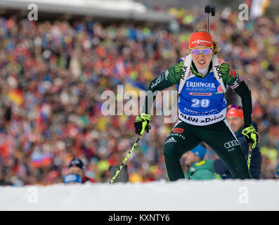 Ruhpolding, Deutschland. 11 Jan, 2018. Biathletin Laura Dahlmeier aus Deutschland Skier während des Rennens in der Chiemgau Arena in Ruhpolding, Deutschland, 11. Januar 2018. Credit: Matthias Balk/dpa/Alamy leben Nachrichten Stockfoto