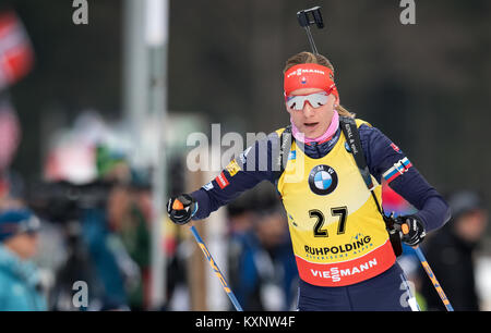 Ruhpolding, Deutschland. 11 Jan, 2018. Biathletin Anastasiya Kuzmina aus der Slowakei Ski während des Rennens in der Chiemgau Arena in Ruhpolding, Deutschland, 11. Januar 2018. Credit: Sven Hoppe/dpa/Alamy leben Nachrichten Stockfoto