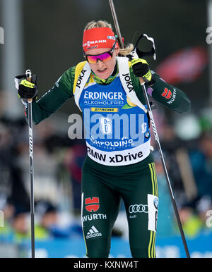 Ruhpolding, Deutschland. 11 Jan, 2018. Biathletin Denise Hermann aus Deutschland springt zurück in das Rennen in der Chiemgau Arena Ruhpolding, Deutschland, 11. Januar 2018. Credit: Sven Hoppe/dpa/Alamy leben Nachrichten Stockfoto