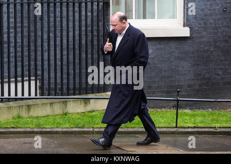 London, Großbritannien. 11 Jan, 2018. Mark E Tucker, der Vorsitzende der Gruppe der HSBC Holdings plc, kommt in der Downing Street für ein Treffen zwischen dem Premierminister Theresa May und die Vorstandsvorsitzenden der großen Finanzgesellschaften, die letzteren einen klareren Blick auf die Implikationen der britischen Ausstieg aus der Europäischen Union zu geben. Credit: Mark Kerrison/Alamy leben Nachrichten Stockfoto